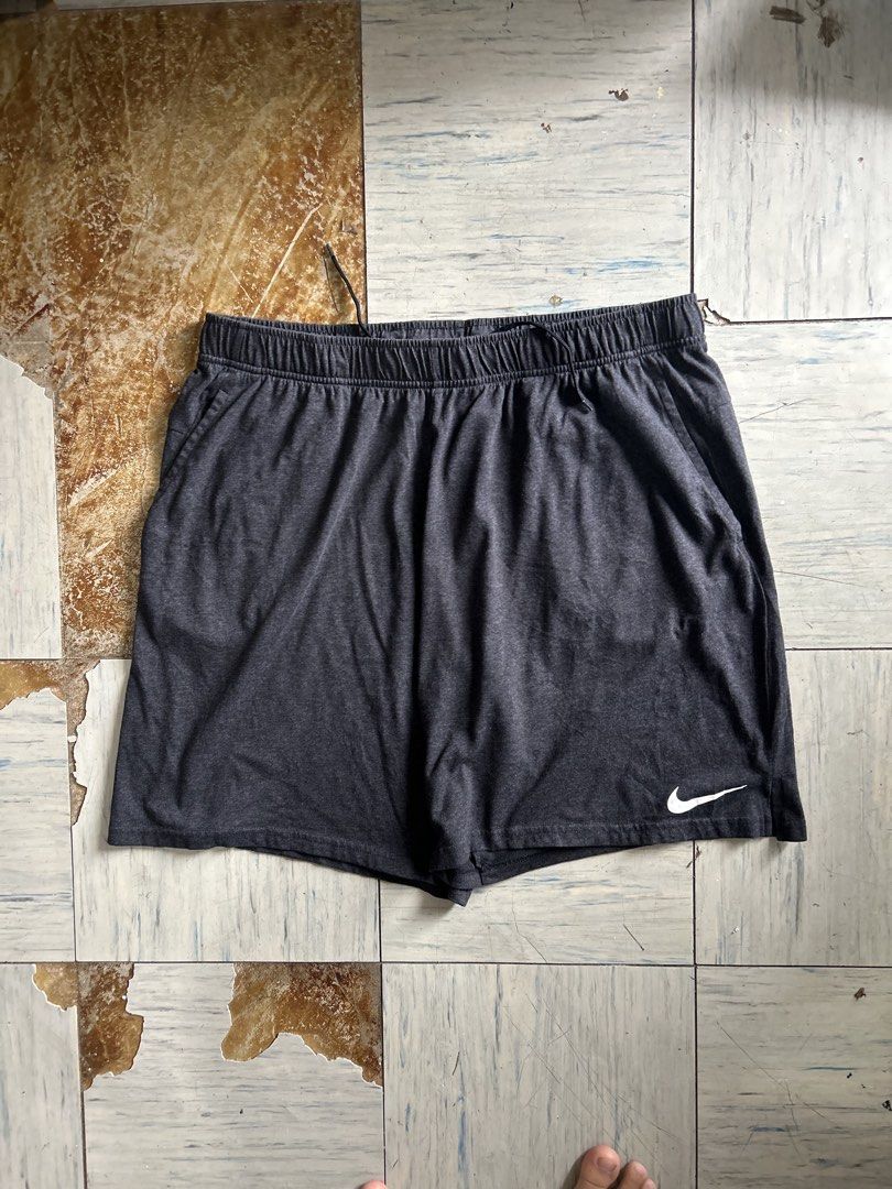 Nike sweatshort (Category: Shorts) located in Cavite. Submitted by arvinroderos (Listing ID 1460150571, Image 1). Description: Nike sweatshort XXL waist 30-40 length 20 leg opening 15 one hairline 450.