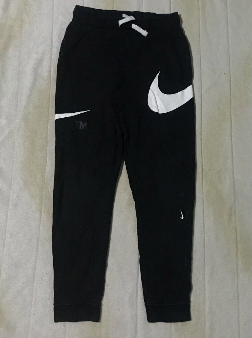 Nike Swoosh Jogger Pants (Category: Other Bottoms) located in Angeles City. Submitted by bashthriftstuff123 (Listing ID 1460171957, Image 1). Description: Nike Swoosh Jogger Pants •Size : Large womens •Waist : 26-30 •Length : 35 •Verygood condi •No issue ₱350.