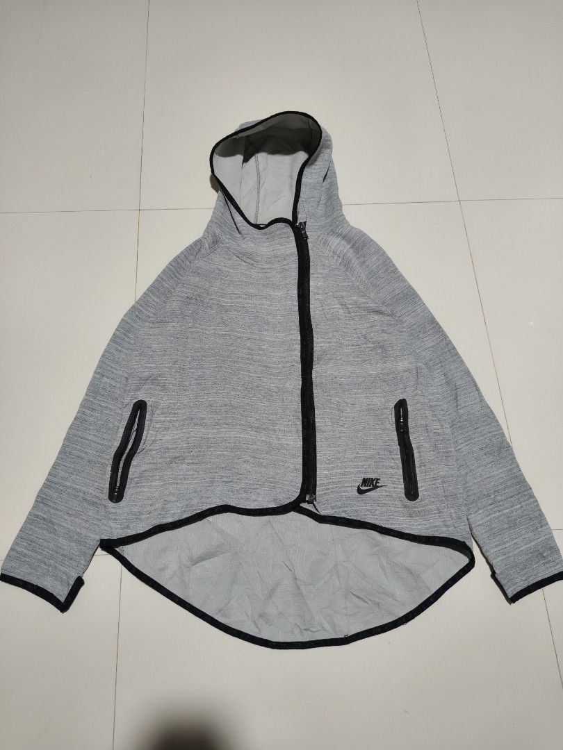 NIKE TECK FLEECE SIZE SMALL (Category: Coats, Jackets and Outerwear) located in Manila. Submitted by gelove.thrift (Listing ID 1460158127, Image 2). Description: .