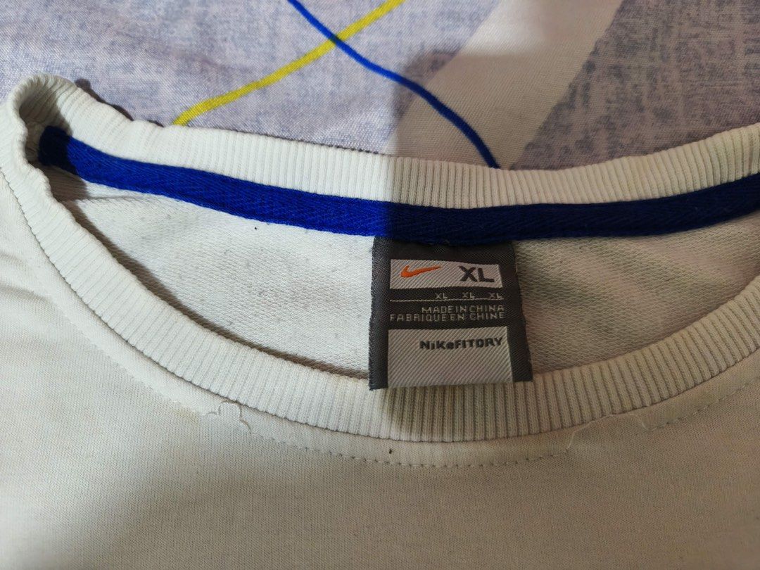 Nike Vintage (Category: Coats, Jackets and Outerwear) located in Baguio. Submitted by acefrom2600 (Listing ID 1460276093, Image 2). Description: Nike Vintage Dimes: 26 Length 21.5 Width Washable stain and minimal lints Very good condition 💸499 Item is negotiable.