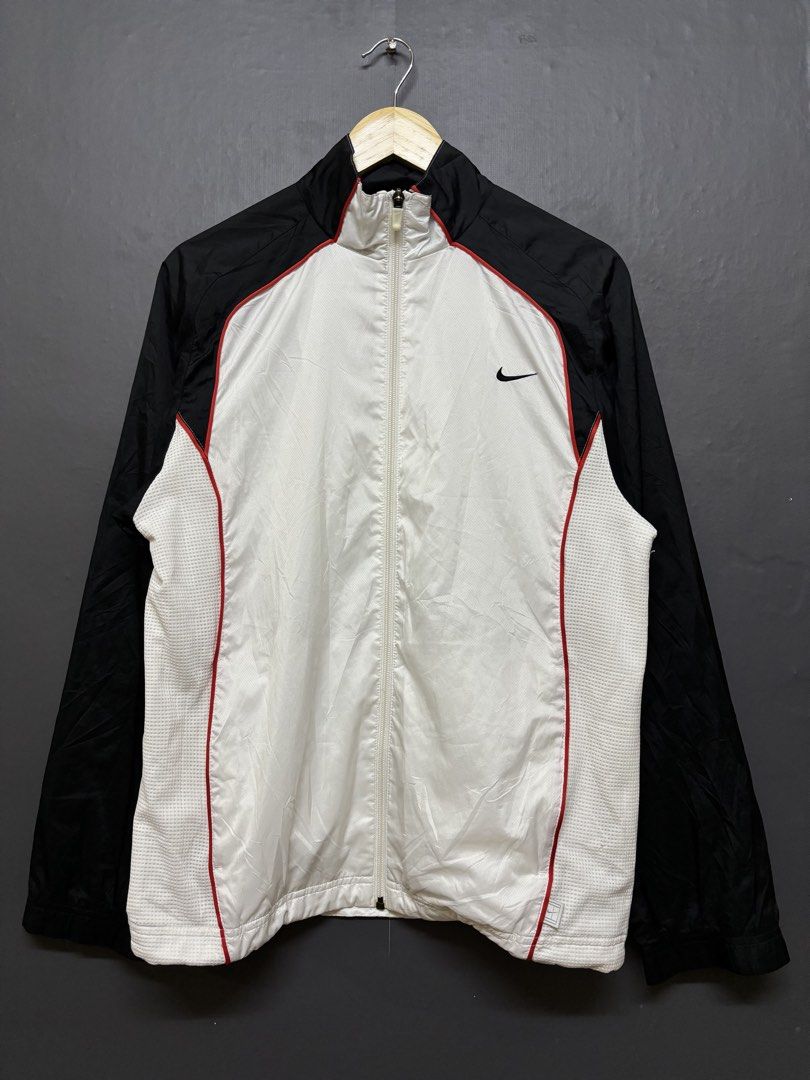 Nike Windbreaker (Category: Coats, Jackets and Outerwear) located in Cavite. Submitted by staythrifted.23 (Listing ID 1460221586, Image 1). Description: Size : Medium on 🏷️ Dimes : Lenght 27 Width 21 Sleeve Lenght 25.5 Condition : Like new Color rate : 9.8/10 Issue : Minimal scratch Loc. Cavite We ship nationwide Payment first .