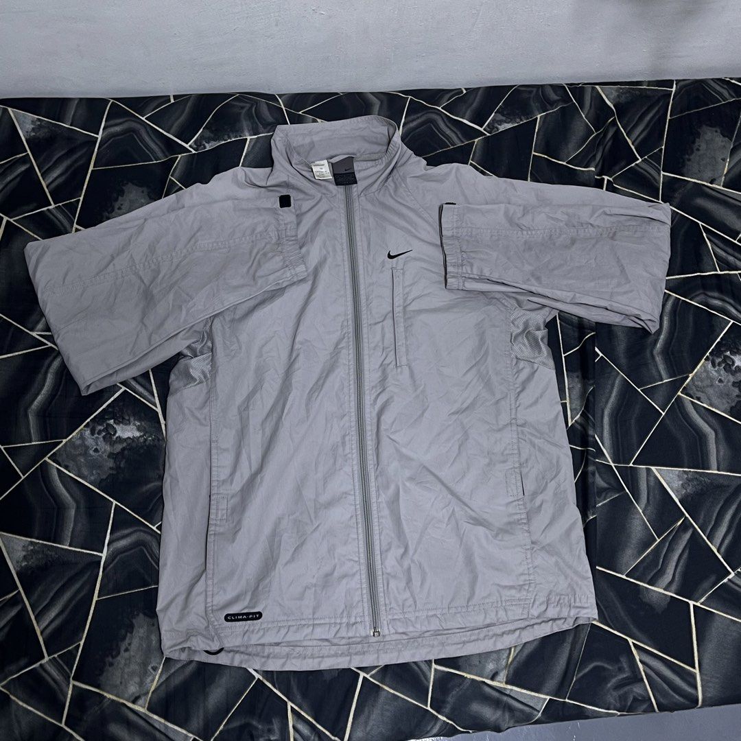 NIKE WINDBREAKER AS NEW! (Category: Coats, Jackets and Outerwear) located in Manila. Submitted by ceejhae_roman (Listing ID 1460151046, Image 2). Description: 1995 EACH PM IF GUSTO MO CHECK DETAILS SOLID YAN HEHEHE.