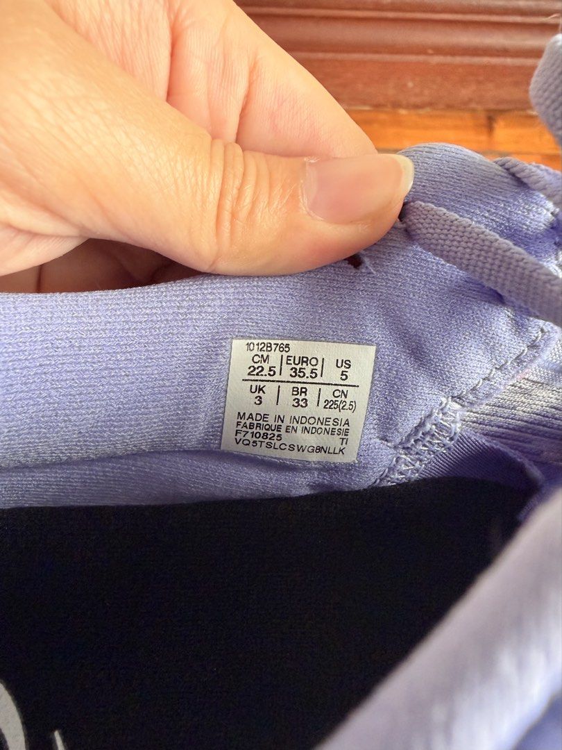 Novablast 5 size US 5 (Category: Sneakers) located in Makati City. Submitted by lisa.daisy (Listing ID 1460173675, Image 2). Description: Purchased in the US since they don’t usually have this size here. After 2 runs with it, I had to accept that it’s really too small for me 😓 Size: US 5 No box but can give you a different Asics box for storage. Delivery to be shouldered by buyer Location: Makati.