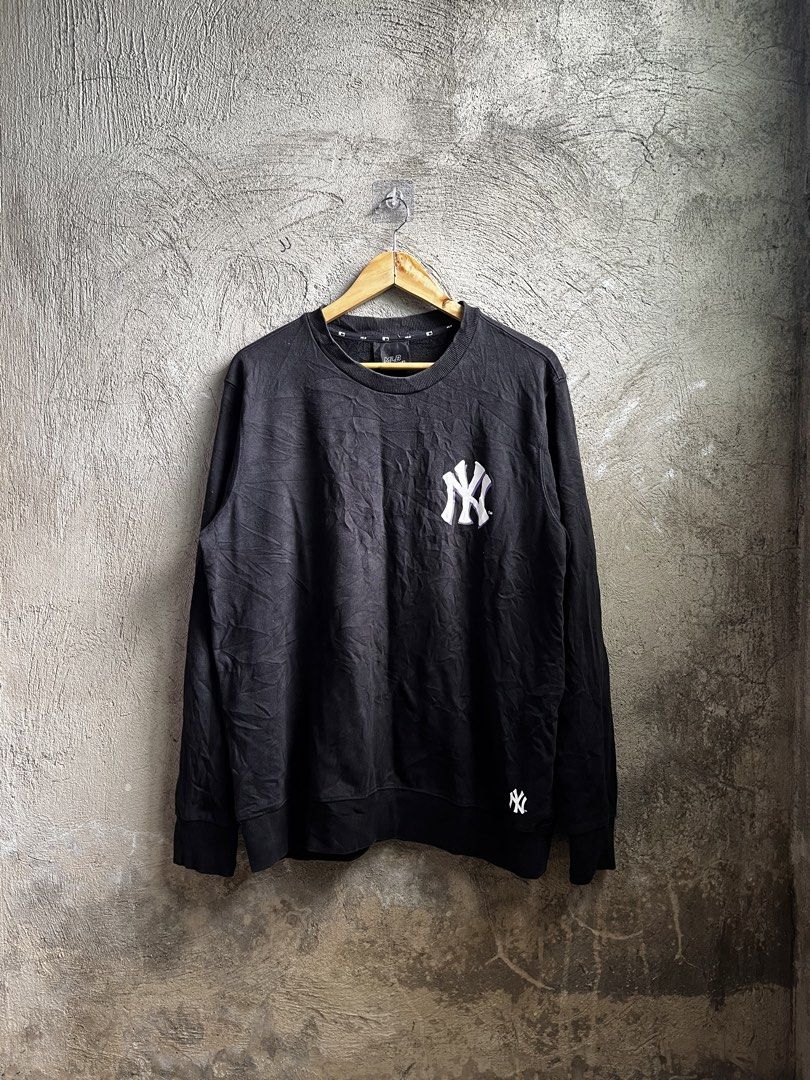 NY BIG LOGO SWEATER (Category: Hoodies) located in Cagayan de Oro. Submitted by rewornthriftph (Listing ID 1460128017, Image 3). Description: width: 22.5 length: 28 medium to large | OVERSIZED also on Xsmall Color rate: 9/10 Issue: NEED WASH In VERY GOOD Condition See details and reference on slides Payment Methods: GCASH/JNT PLS MANAGE YOUR EXPECTATIONS. THRIFT ITEMS, NO CANCELLATION ₱500.