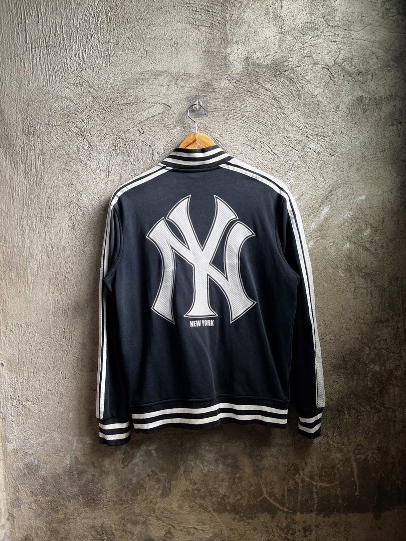 NY EMBROIDERED BOMBER JACKET (Category: Hoodies) located in Cagayan de Oro. Submitted by rewornthriftph (Listing ID 1460129398, Image 1). Description: width: 20 length: 27 medium | FITS also on small Color rate: 9/10 Issue: SCRATCH AND RED STAIN In VERY GOOD Condition See details and reference on slides Payment Methods: GCASH/JNT PLS MANAGE YOUR EXPECTATIONS. THRIFT ITEMS, NO CANCELLATION ₱500.