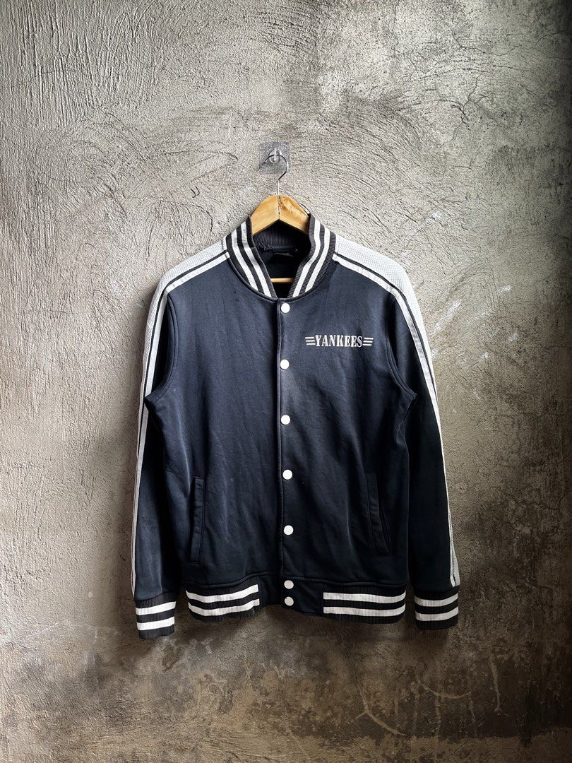 NY EMBROIDERED BOMBER JACKET (Category: Hoodies) located in Cagayan de Oro. Submitted by rewornthriftph (Listing ID 1460129398, Image 3). Description: width: 20 length: 27 medium | FITS also on small Color rate: 9/10 Issue: SCRATCH AND RED STAIN In VERY GOOD Condition See details and reference on slides Payment Methods: GCASH/JNT PLS MANAGE YOUR EXPECTATIONS. THRIFT ITEMS, NO CANCELLATION ₱500.