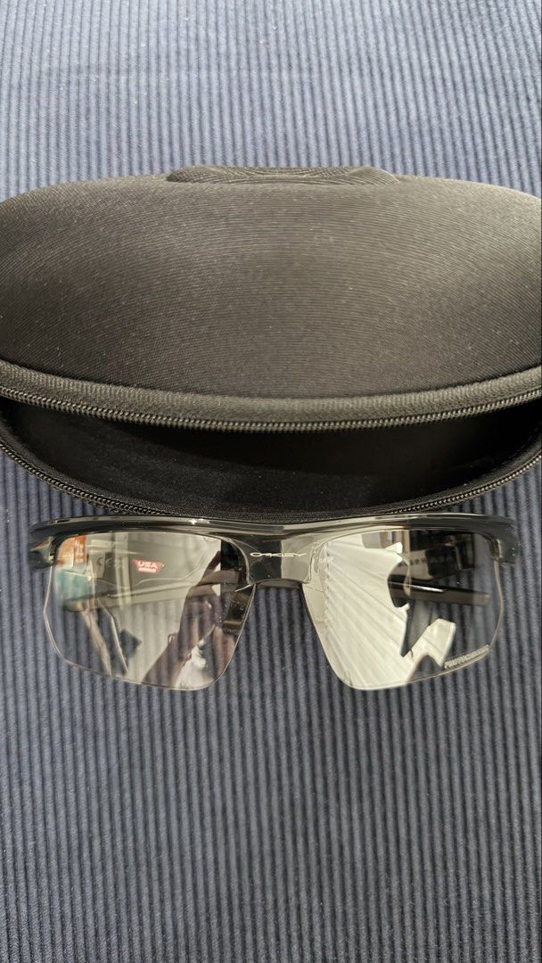 Oakley Bisphaera Sunglasses (Category: Sunglasses & Eyewear) located in Manila. Submitted by gloriepine49613 (Listing ID 1460120438, Image 2). Description: Unused Oakley BiSphaera Photochromic – Grey Smoke Never used. The frame and lenses are in excellent condition. Features: • Clear-to-Black Iridium Photochromic lenses • Lenses automatically darken outdoors and return toward clear in lower light • Lightweight dual-lens multisport design • Durabl