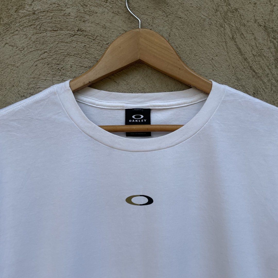 Oakley Center Eclipse Short Sleeved Training Shirt (Category: Activewear) located in Cebu City. Submitted by jaydeeace (Listing ID 1460242808, Image 3). Description: Oakley Center Eclipse Short Sleeved Training Shirt Large | 21 x 27 Excellent condition Needs wash only Dm if Interested 📩.