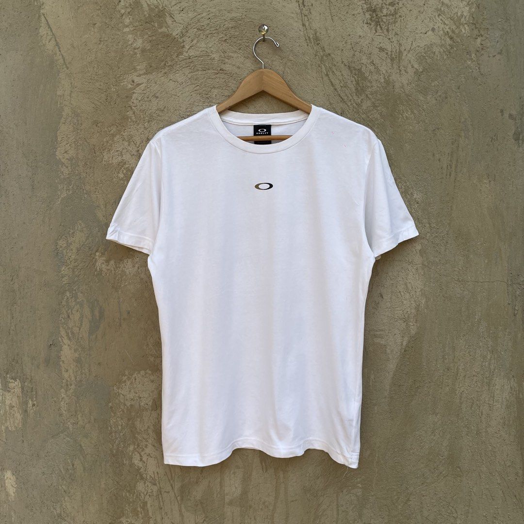 Oakley Center Eclipse Short Sleeved Training Shirt (Category: Activewear) located in Cebu City. Submitted by jaydeeace (Listing ID 1460242808, Image 2). Description: Oakley Center Eclipse Short Sleeved Training Shirt Large | 21 x 27 Excellent condition Needs wash only Dm if Interested 📩.