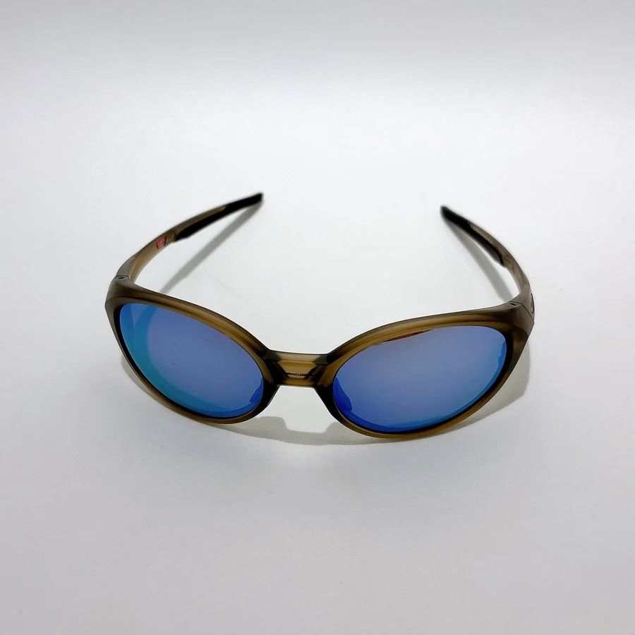 Oakley Eye Jacket Redux (Category: Sunglasses & Eyewear) located in Cainta. Submitted by s.amiel (Listing ID 1460107484, Image 3). Description: Oakley Eye Jacket Redux Prizm Polarized Sunglasses -Prizm deep water polarized Lenses -Matte brown smoke Frame -Brand New, Complete -Authentic 15999 Negotiable https://www.oakley.com/en-us/product/W0OO9438?variant=888392701220 .