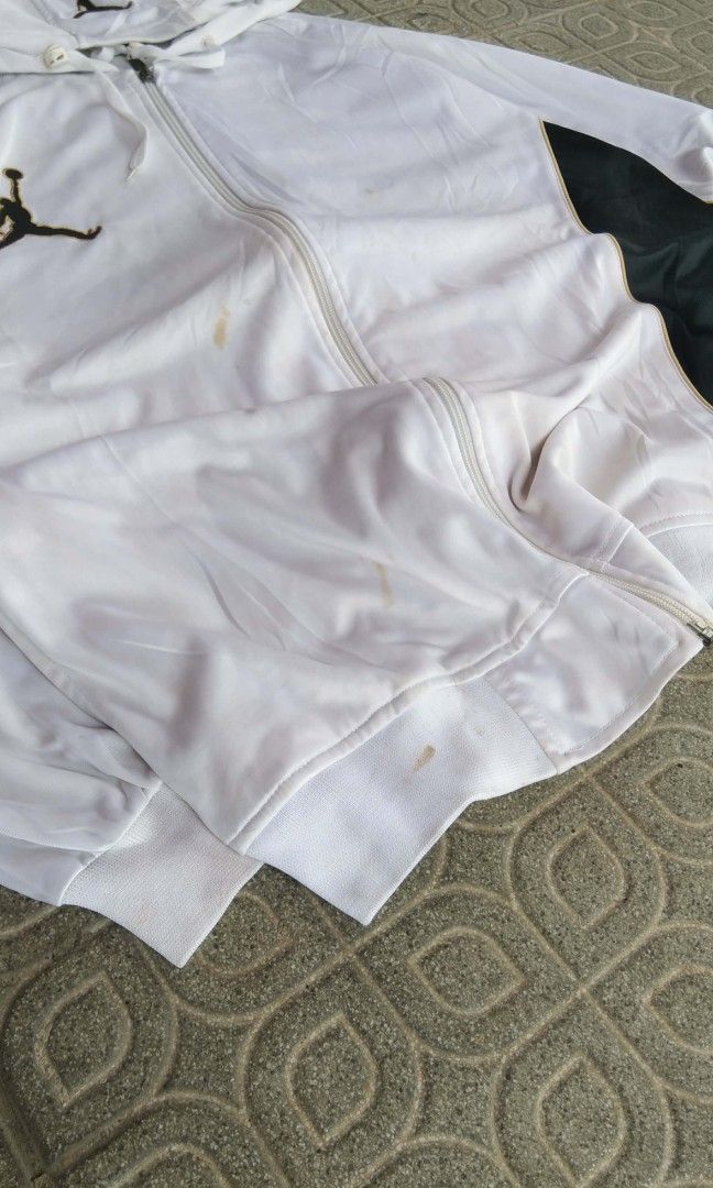 Off Jordan y2k jacket (Category: Coats, Jackets and Outerwear) located in Baguio. Submitted by villa_aparel (Listing ID 1460144715, Image 2). Description: Jordan Length - 29 inches Width - 21.7 inches Issues: Multiple stains Color rate 9/10 Off.