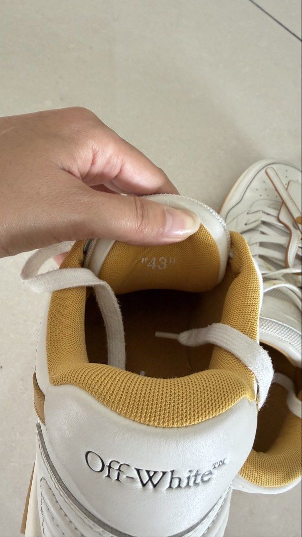 Off-white (Category: Sneakers & Footwear) located in Kuala Lumpur. Submitted by miilanasima (Listing ID 1460191584, Image 3). Description: Authentic Off-White sneaker Size US 43 Full set with Box and receipt Bought it at Klcc official store .