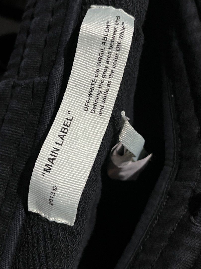 OFF-WHITE "Logo" Sweatpants Black Size L (Category: Joggers) located in Caloocan City. Submitted by jp.racan01 (Listing ID 1460170547, Image 2). Description: - Authentic Black OFF-WHITE Sweatpants - Features the iconic "Logo" detail - Made in Portugal - 100% Premium Cotton - Size: Large (L) - Care Instructions: Machine wash at 30°C, Iron on low heat. Do not tumble dry or dry clean. Dime W35 L44 No issue Color rate 9/10.