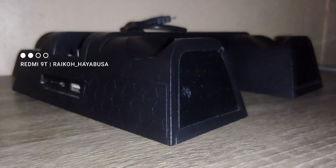 Oivo, Surge & Dobe Charging Docks & Single Fan (Category: Cables & Chargers) located in Dasmarinas. Submitted by nixx_hayabusa (Listing ID 1460160650, Image 3). Description: ✅"Oivo Regular 3 In One Cooling/Charging & Disc Rack Dock" Php 700 (For PS4, PS4 Slim & PS4 Pro) ✅"Surge Chargedock" W/ 2 Battery Packs 600 (For Xbox One/Series XlS Controllers) ✅ "Dobe Dual Charging Dock" 400 (Only Used Twice/Box Missing) For DualShock 4 Controllers ✅"Dobe D