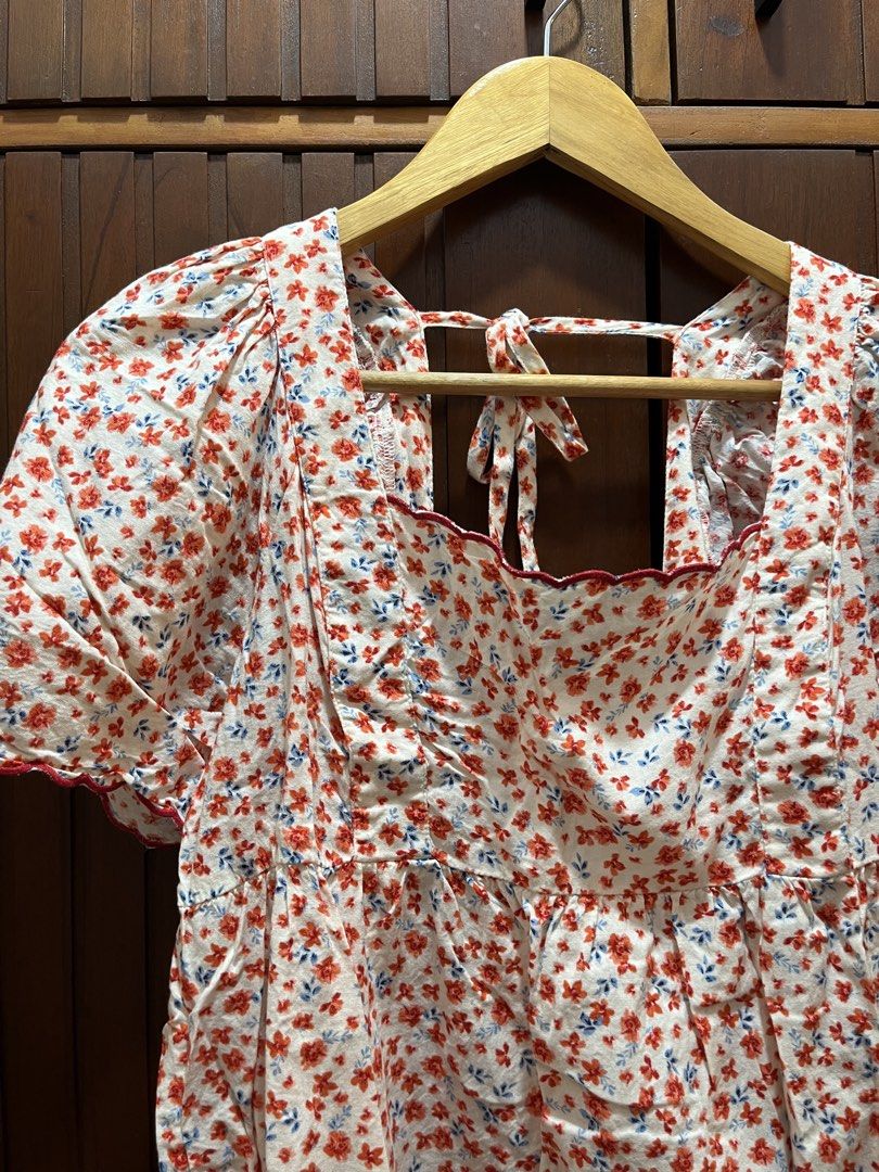 old navy puff sleeve top (Category: Blouses) located in Cagayan de Oro. Submitted by prelovederela (Listing ID 1460251980, Image 2). Description: -fits med frames so cutee🤍.