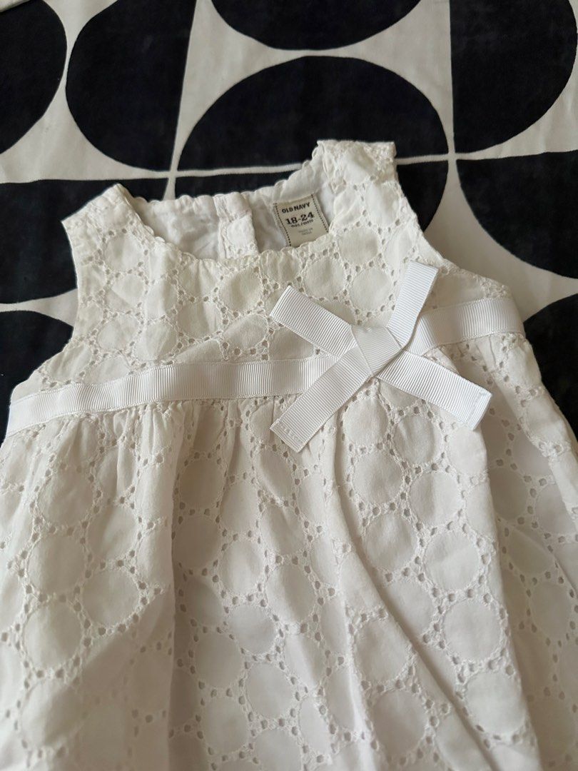 Old Navy white onesie (Category: Babies & Kids Fashion) located in Makati City. Submitted by jannst (Listing ID 1460158705, Image 2). Description: .