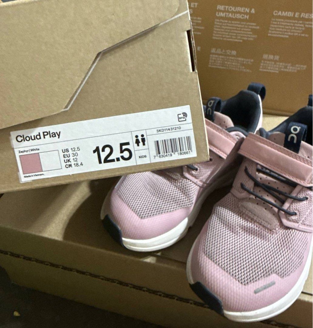 ON Cloud Kids (Category: Babies & Kids Fashion) located in Manila. Submitted by cleopatra.13 (Listing ID 1460276645, Image 2). Description: Size: US12.5 EU30 Lightly used RFS: hindi na kasya 🥹 Still negotiable.