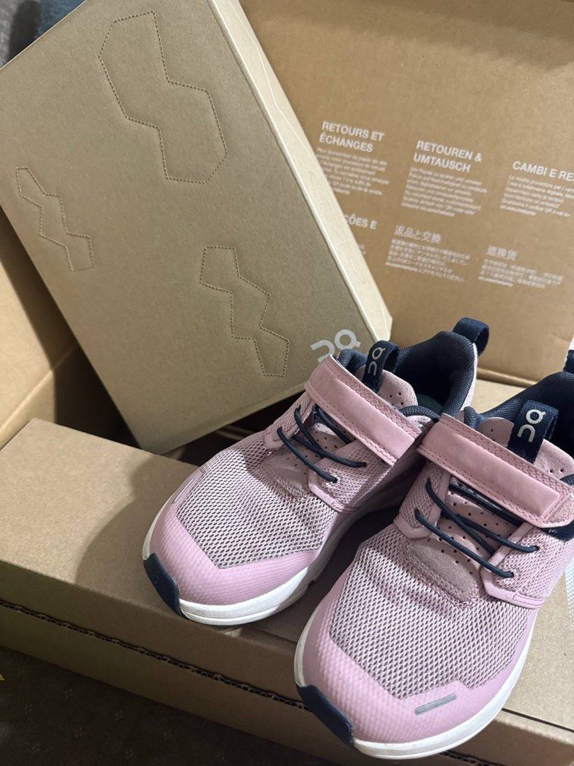 ON Cloud Kids (Category: Babies & Kids Fashion) located in Manila. Submitted by cleopatra.13 (Listing ID 1460276645, Image 3). Description: Size: US12.5 EU30 Lightly used RFS: hindi na kasya 🥹 Still negotiable.