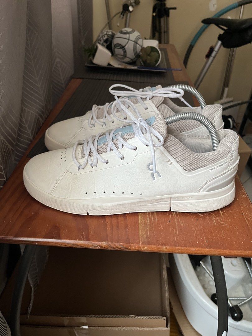 On Cloud Roger (Category: Sneakers) located in Las Pinas. Submitted by deepsouthe (Listing ID 1460167377, Image 1). Description: On Cloud Roger M8.5, 8uk, 43eu, 26.5cm VG cond, no rissues No box anymore Legit pair Php4,999 plus sf Las Pinas area.