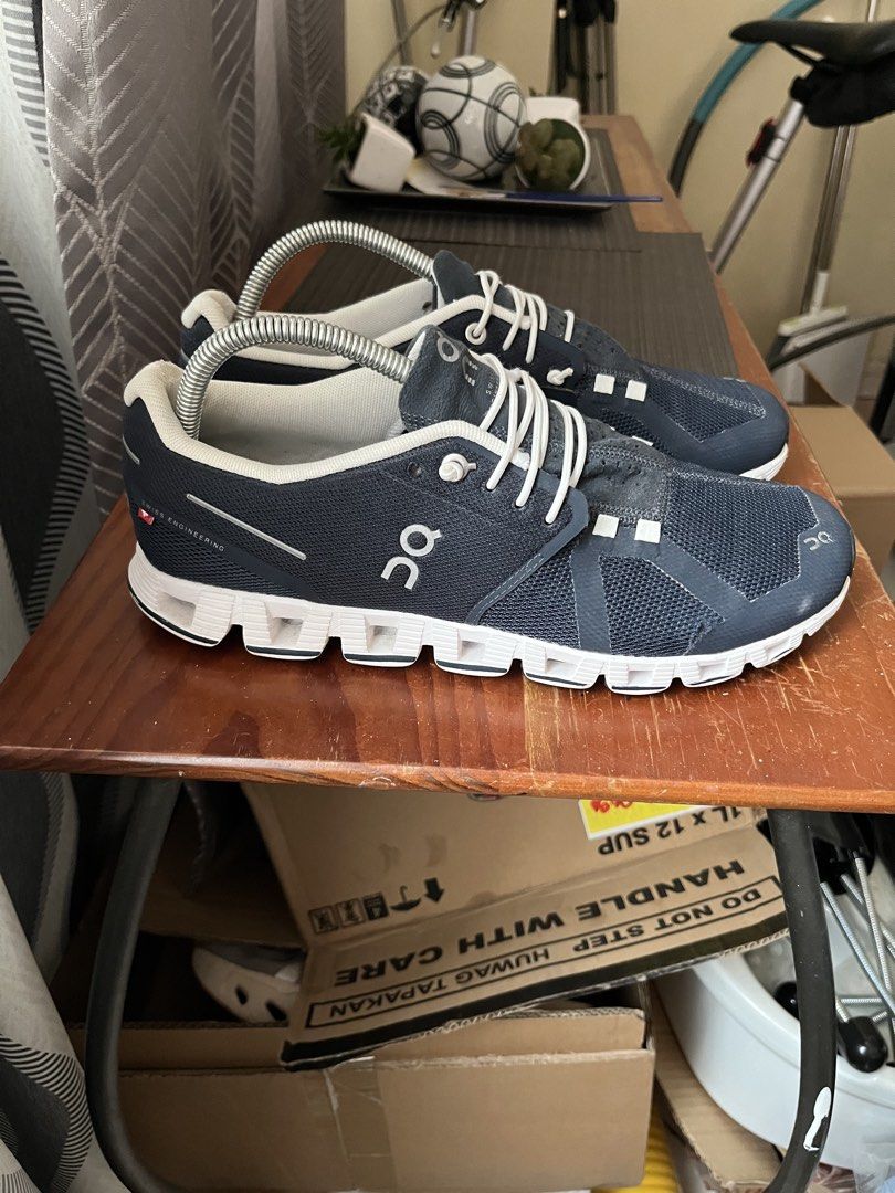 On Cloud Running (Category: Sneakers) located in Las Pinas. Submitted by deepsouthe (Listing ID 1460165544, Image 3). Description: On Cloud Running M8.5, 8uk, 42eu Well used yet in vg cond Legit pair Php2450 plus sf.
