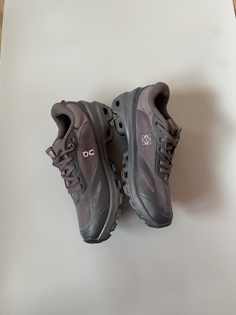 On Cloud Running Shoes (Category: Sneakers) located in Butuan. Submitted by thriftsnyy (Listing ID 1460151988, Image 3). Description: - Brand: On Cloud - Model: HELION - Color: Dark Grey - Perfect for running and everyday wear - Lightweight and comfortable - Feel free to ask questions!.