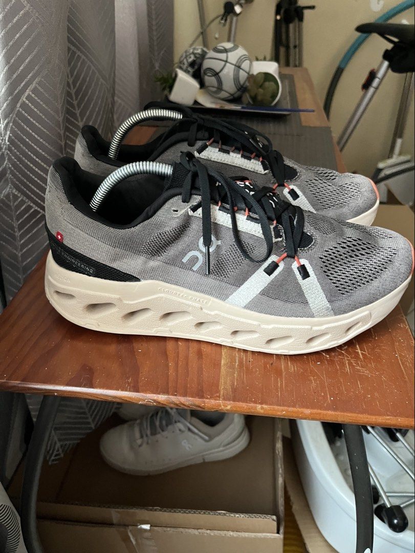 On Cloudeclipse (Category: Sneakers) located in Las Pinas. Submitted by deepsouthe (Listing ID 1460166362, Image 2). Description: On Cloudeclipse M10.5, 10uk, 44.5eu, 28.5cm Well used yet in good condition Php4,850 plus sf Legit pair Las Pinas area.