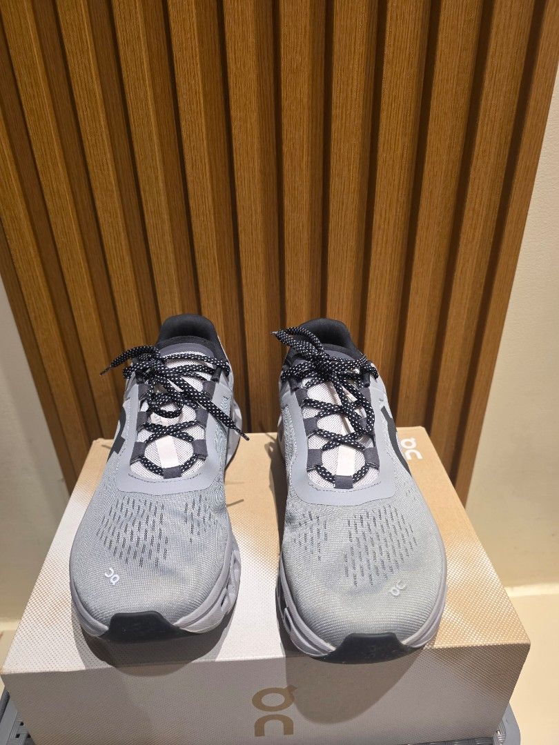 On Cloudmonster (Category: Sneakers & Footwear) located in Manila. Submitted by iantrepreneuer (Listing ID 1460166659, Image 2). Description: On Cloudmonster Size: US 9M Complete with Box and Official Receipt In super great condition No issues.