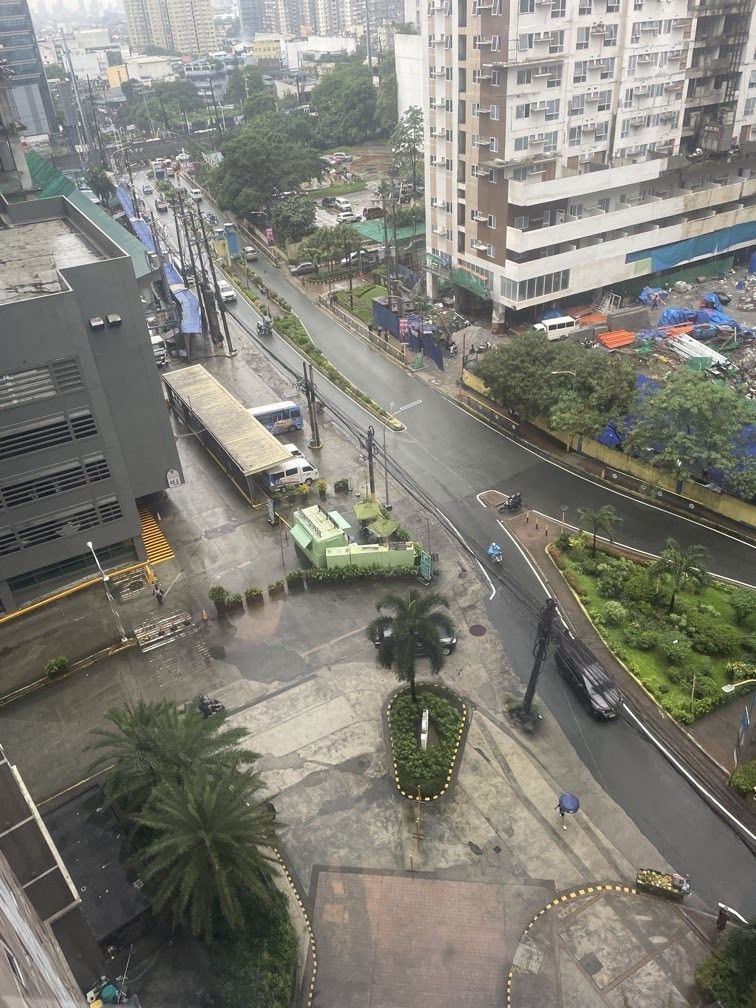 One gateway place 2 bedroom unit 72 sqm (Category: Commercial) located in Pasig City. Submitted by robertshangproperties (Listing ID 1460149732, Image 2). Description: One Gateway Place condominium 2br for sale for 6 million pesos below market value bought at 7.5 million Pioneer Street, Barangay Barangka Ilaya, Mandaluyong City Floor area: 72 square meters Semi furnished 11th floor Also available for lease for 50,000 pesos per month For inquiries