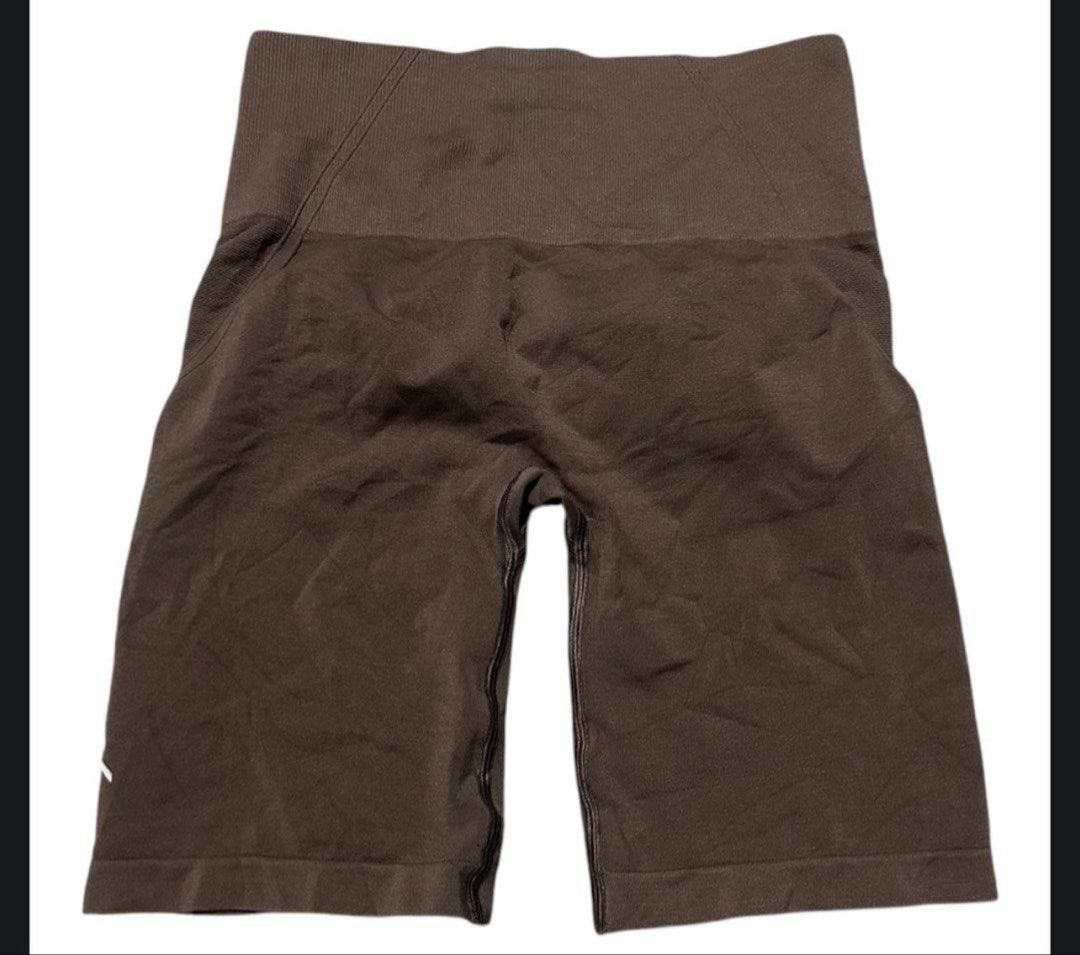 Oner active effortless seamless 7” small (Category: Activewear) located in Iba. Submitted by xooperfindslb (Listing ID 1460266187, Image 2). Description: Oner active effortless seamless short 7” length Amber brown ( brown na may pagkagrayish) Small on printed tag No issue Can pass as new.