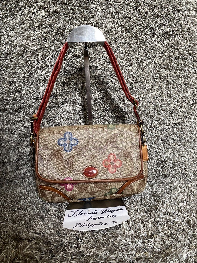 Orig coach small (Category: Luxury Accessories) located in Tagum. Submitted by amarasluxbag (Listing ID 1460203857, Image 2). Description: Ganda neto Sling to pwedi gawing kili bag No flaws Sign of use only Super tibay.