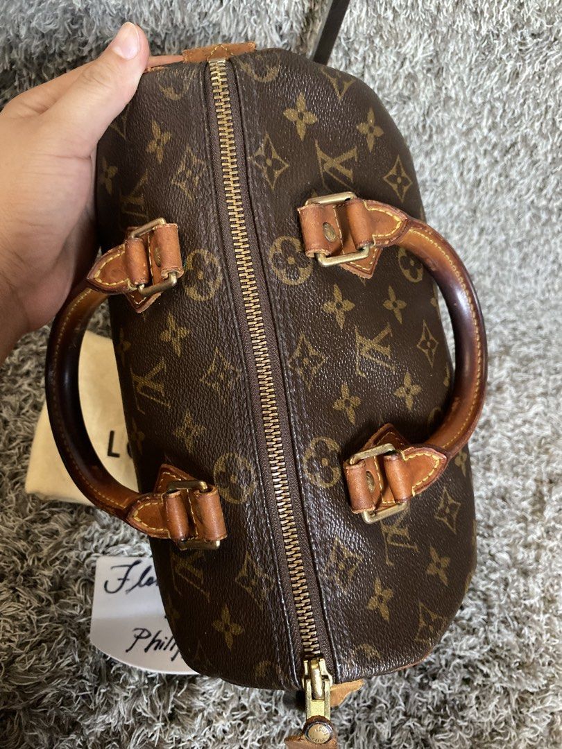 Orig lv speedy 25 (Category: Luxury Accessories) located in Tagum. Submitted by amarasluxbag (Listing ID 1460189021, Image 2). Description: With sign of use May mga kunting dirt sa loob Good condition .