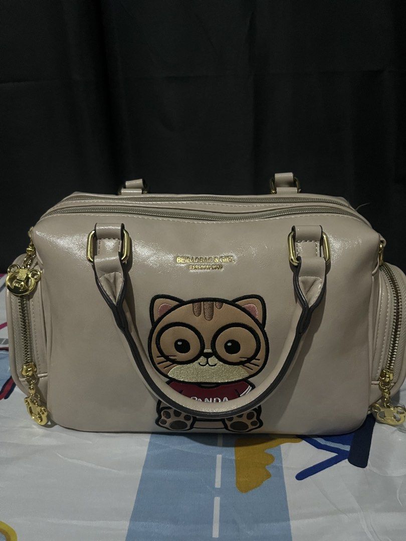 Original beibaobao beige sling bag (Category: Cross-body Bags) located in Cavite. Submitted by akigou14 (Listing ID 1460165331, Image 1). Description: original beibaobao sling bag 14-15inches x 9inches dm me for more details.