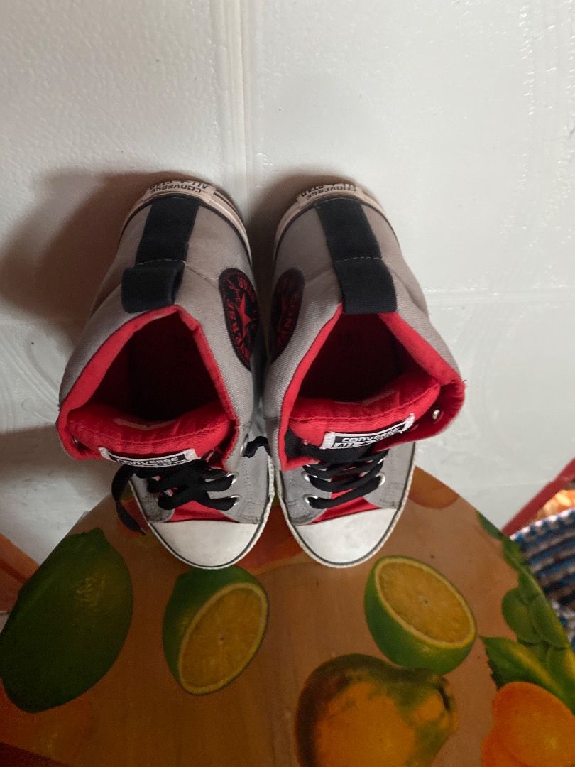 ORIGINAL CONVERSE (Category: Sneakers) located in Solano. Submitted by exellent_vex (Listing ID 1460277484, Image 3). Description: Preloved shoes, like new pa Meet up solano or deliver nearby areas!.