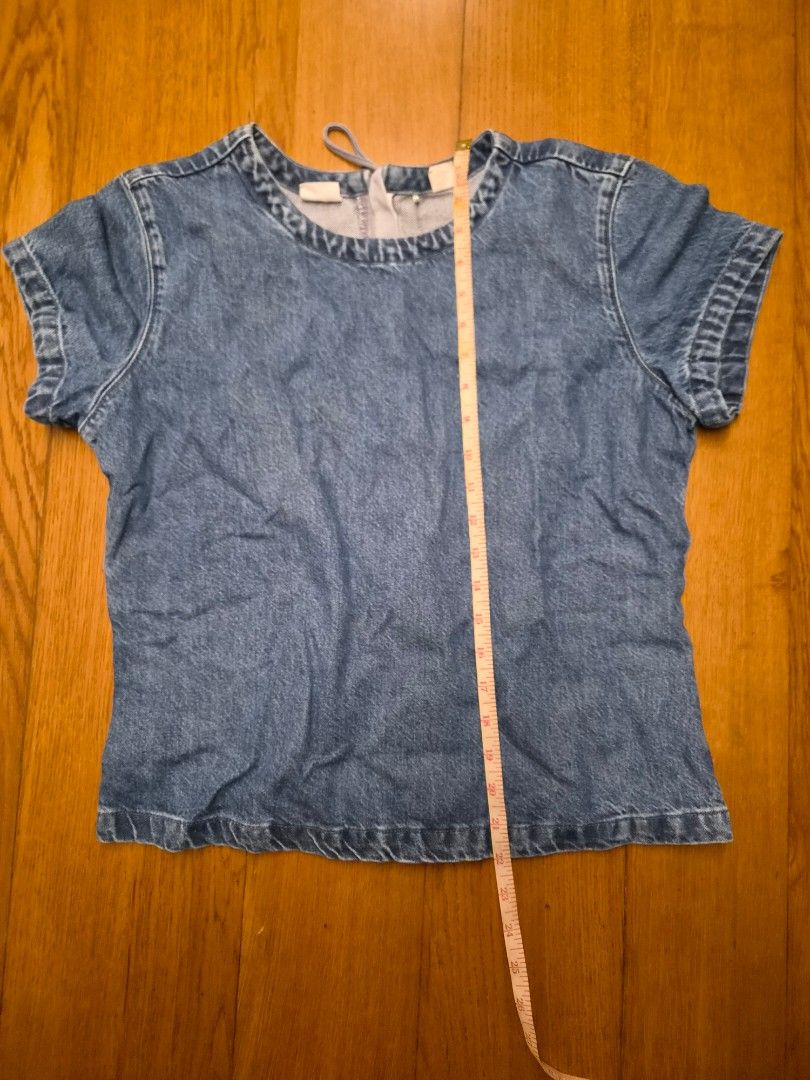 authentic levi's denim blouse (Category: Shirts) located in Quezon City. Submitted by eunzaay (Listing ID 1460294009, Image 2). Description: ♡ tag says L but fits s-m ♡ measurements: see measuring tape in photos for reference ♡ made in sri lanka ♡ rfs: just never used it ♡ no flaws, like new, never been used ♡ feel free to haggle/nego!.