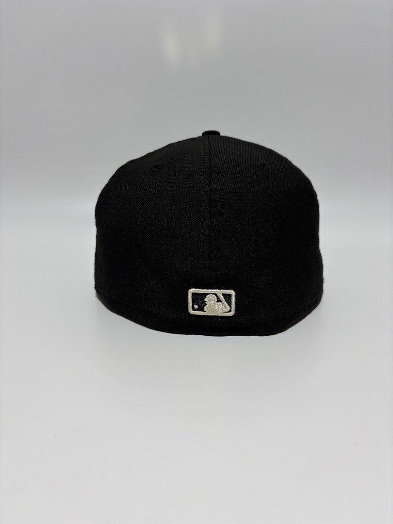 Original New Era Close Cap 💯 (Category: Caps & Hats) located in Tarlac. Submitted by outsource.psg (Listing ID 1460234595, Image 2). Description: Original New Era Close Cap 💯 Boston Red Sox (100% Wool) Size: 7 3/4 Excellent Condition (Pogi sa personal) P850 + Shipping Dm Sure Buyer .