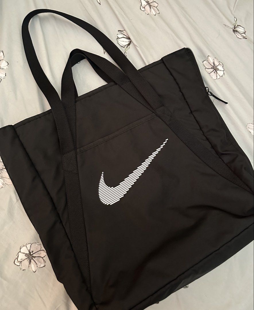 Original Nike Black Tote Bag (Category: Tote Bags) located in Manila. Submitted by rystuffs (Listing ID 1460123325, Image 1). Description: .