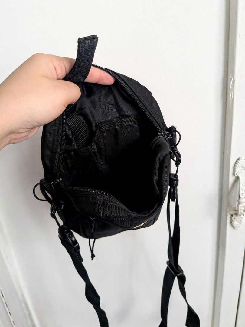 Original O'Neill Vertical Black Sling Bag (Category: Sling Bags) located in Quezon City. Submitted by nnncorner (Listing ID 1460176760, Image 3). Description: Original O'Neill Vertical Black Sling Bag Strap down to bottom 33 inches Height 9 inches Width 8 inches can fit phone and other stuff 9/10 condition overall condition no issues color rate 9/10 100% original! SRP at 3,309 used but not abused selling 800.