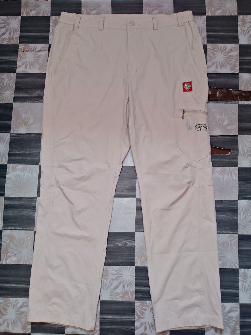 Outdoor Cargo Pants Beige (Category: Other Bottoms) located in Caloocan City. Submitted by alfepangasate1021 (Listing ID 1460146639, Image 1). Description: - Beige outdoor cargo pants - Multiple pockets for storage - Zippered pocket on the side cargo pocket - Features logo/emblem details on left thigh and cargo pocket - Ideal for hiking and casual wear.