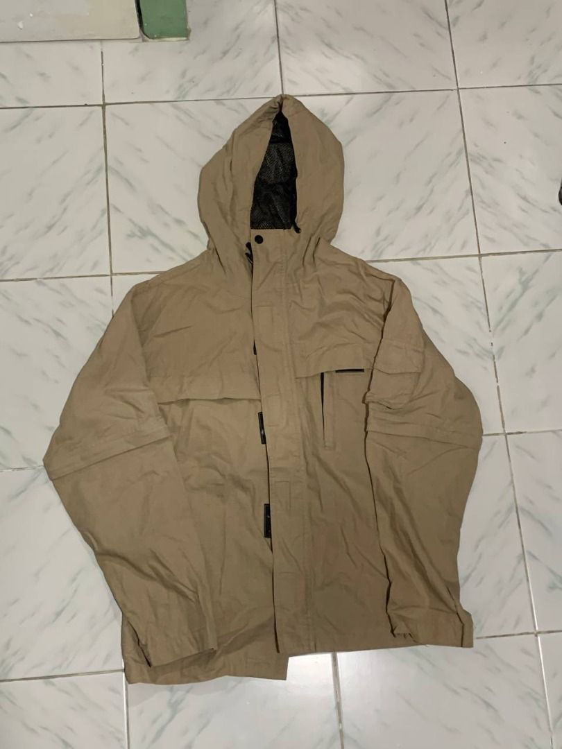 Outdoor Hiking Jacket w/ Detachable Sleeves (Category: Activewear) located in Marikina City. Submitted by cosmicfish_aad03c (Listing ID 1460147733, Image 1). Description: L - 23 W - 18.