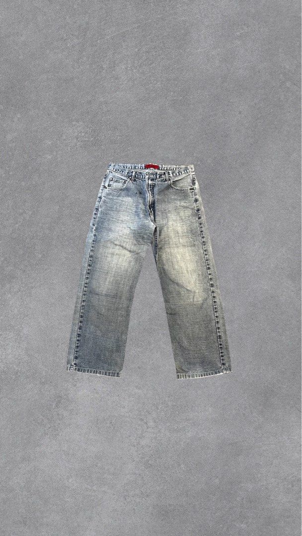 Overhaulesd 11 Denim Jeans (Category: Jeans) located in Antipolo. Submitted by flm.flrs (Listing ID 1460304096, Image 1). Description: - Brand: Overhauled 11 - Wash: Light wash denim - Fit: Classic straight leg - Closure: Button and zip - Features: Multiple pockets, frayed hem detail - Occasion: Great for casual wear.