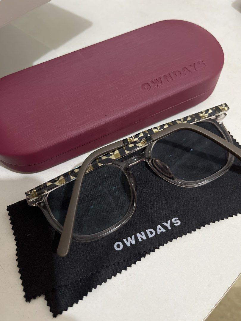 Owndays Transition Lens 6.00 grade (Category: Sunglasses & Eyewear) located in San Mateo. Submitted by theprelovedclosetph (Listing ID 1460131673, Image 3). Description: Bought last year Lens is transaction lenses that darkens like a sunglasses when it is sunny Original price is 7,990 Rfs: Will change lens to different grade.
