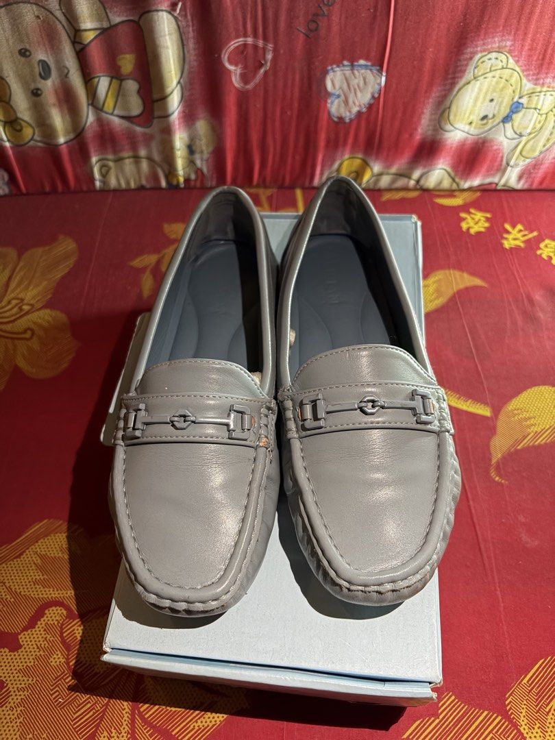 Parisian Baby Blue Loafers (Category: Loafers) located in Quezon City. Submitted by jhosa888 (Listing ID 1425487426, Image 1). Description: Sage green, near to army green color. Comfy, complete with box..