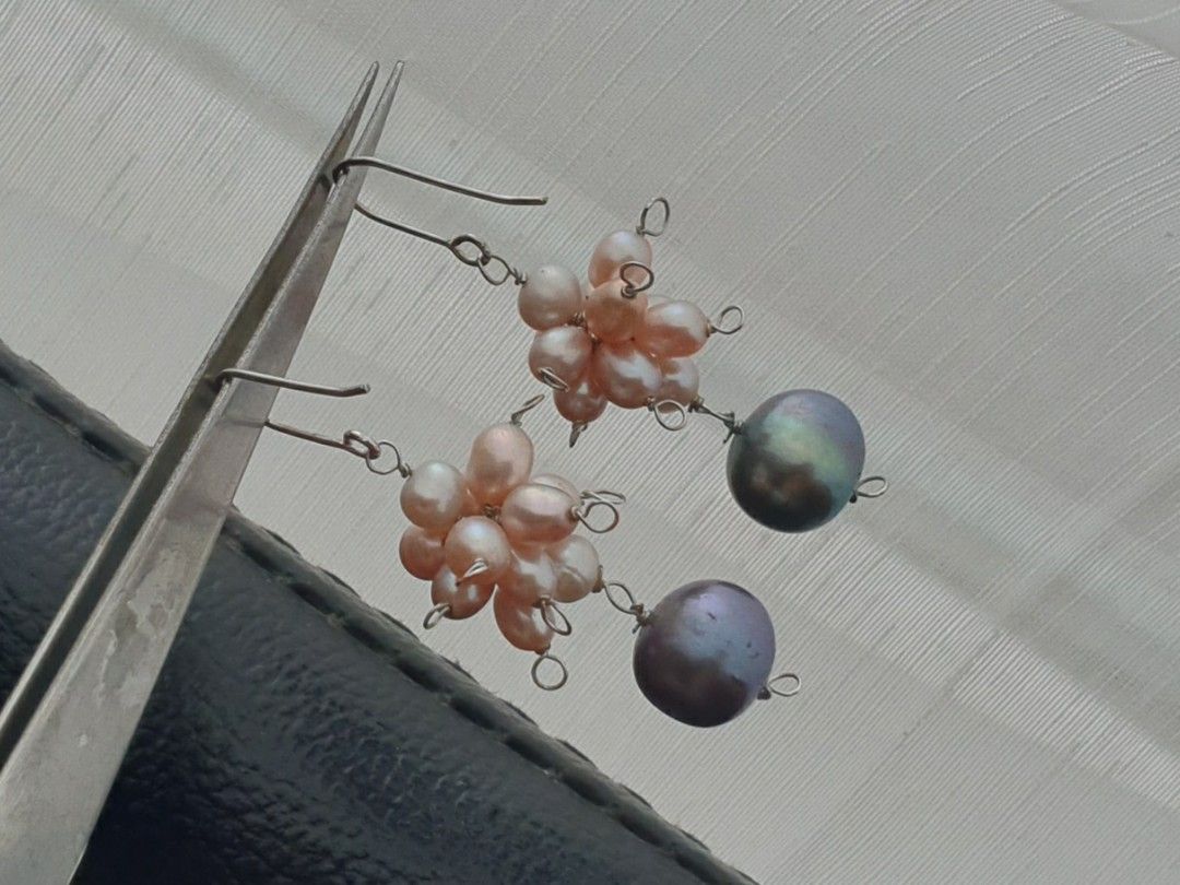 Pearl Cluster Dangle Earrings (Category: Earrings) located in Quezon City. Submitted by WasalakTwo (Listing ID 1460304508, Image 1). Description: Bought in Japan High quality Goodcondition Clean and presentable Open for delivery nationwide.