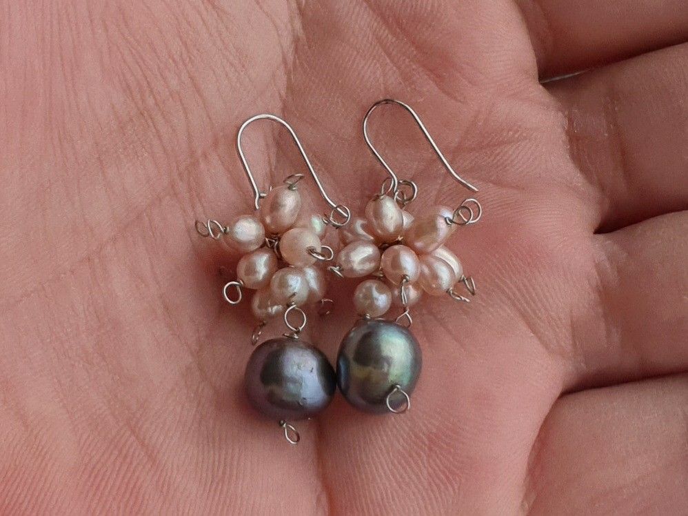 Pearl Cluster Dangle Earrings (Category: Earrings) located in Quezon City. Submitted by WasalakTwo (Listing ID 1460304508, Image 2). Description: Bought in Japan High quality Goodcondition Clean and presentable Open for delivery nationwide.