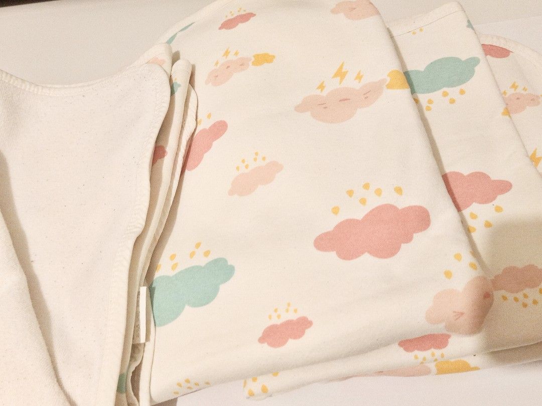 Pee Pads / Anti leak Pads (Category: Changing Mats & Accessories) located in Mabalacat. Submitted by importemporium (Listing ID 1460222584, Image 2). Description: - Set of soft baby swaddle blankets - Adorable cloud and lightning print - Made from comfortable fabric - Easy to use and wash - Ideal for newborns and infants.