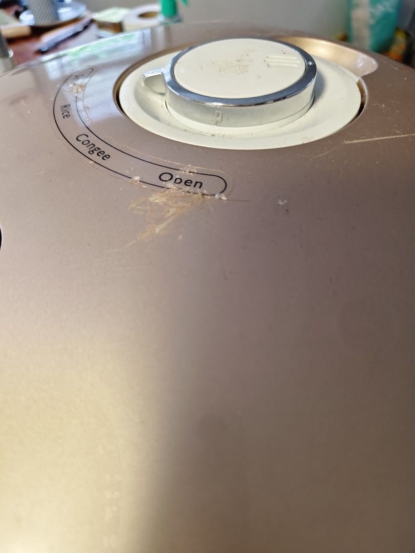 Philips rice cooker multicooker (Category: Cookers) located in Baguio. Submitted by alk08 (Listing ID 1460184017, Image 3). Description: from HTbox issue no back light yun s reen but visible nmn timer and indicator umiilaw yunibang lights sa panel working tested cooked rice once and baked brownies kaya tested bali yun pot my slight dent not that obvious.