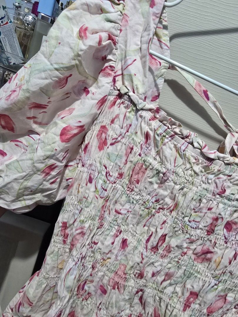 Pink Floral Peplum Top (Category: Blouses) located in Quezon City. Submitted by dinesaur (Listing ID 1460290521, Image 2). Description: .