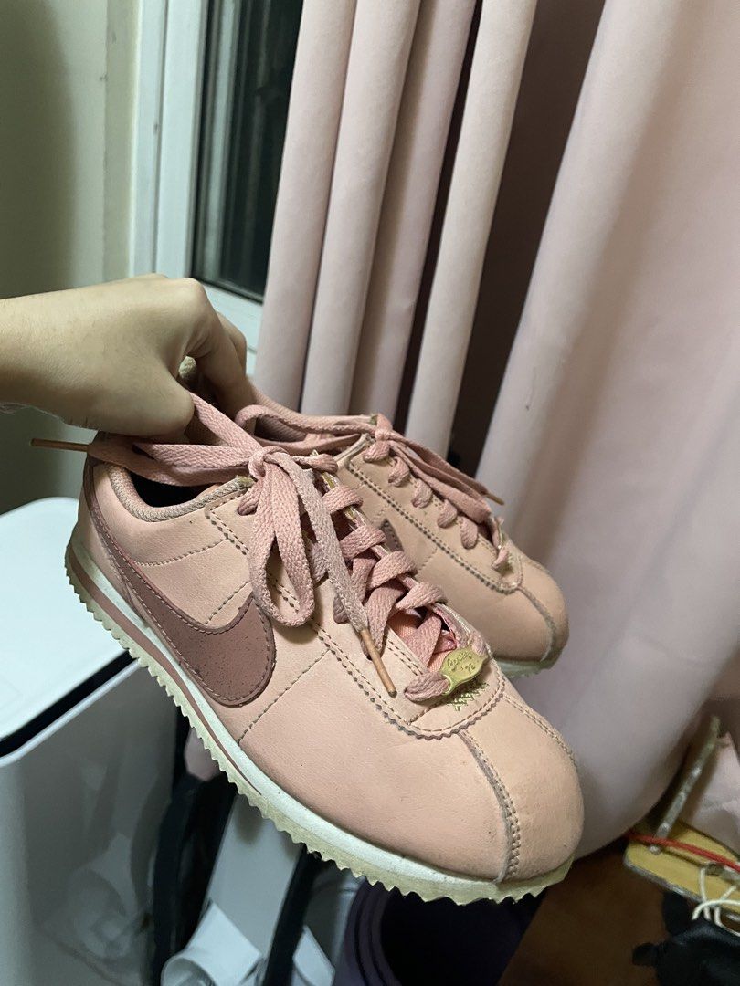 Pink Nike Cortez Valentines Edition (4Y) (Category: Babies & Kids Fashion) located in Quezon City. Submitted by peachyps (Listing ID 1460242211, Image 3). Description: - never used, only stored nung pandemic - pretty pink color 💗 - A few ant bites - Only nerds a bit of cleaning .