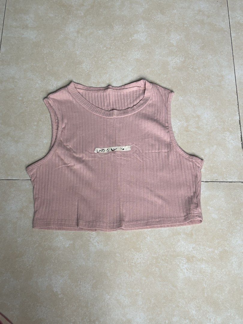 Pink Racerback Top (Category: Sleeveless) located in Cainta. Submitted by pascheey2018 (Listing ID 1460159970, Image 1). Description: bershka cut tag nangangati kase nung sinuot pang shoot .