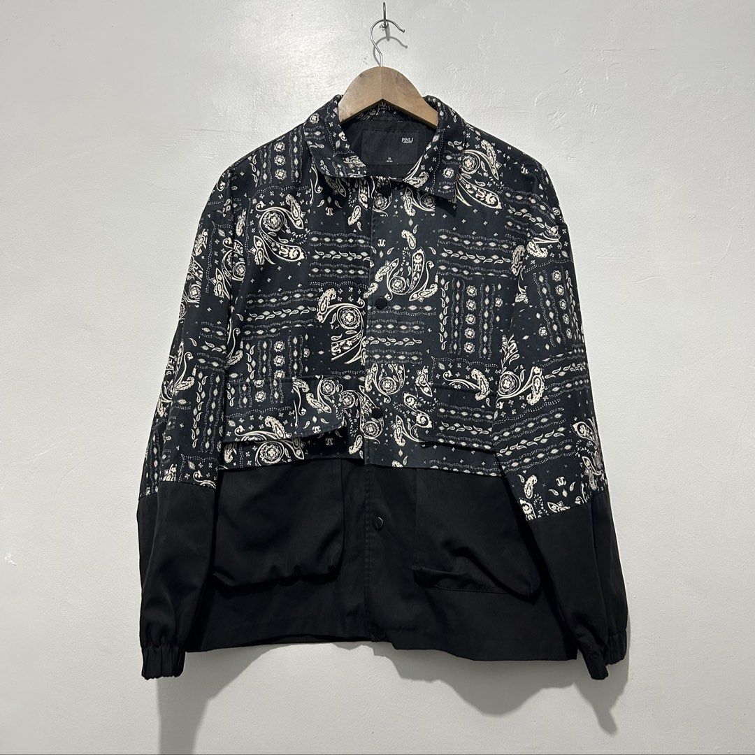 PINLI Paisley Pattern Jacket (XL) (Category: Coats, Jackets and Outerwear) located in Caloocan City. Submitted by lulufanatics (Listing ID 1460276390, Image 1). Description: With one missing button check last pic (not visible) when worn. Dimes:28Lx23W Loc: North Caloocan 📍 Can ship tru Lalamove or J&T.